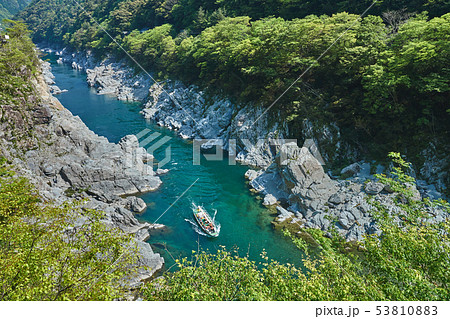 大歩危峡と遊覧船（徳島県三好市山城町） 53810883