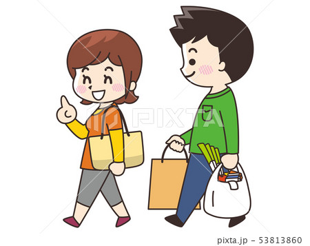 買い物帰りの若い男女 53813860
