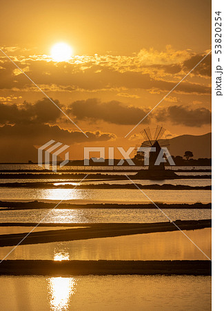 Marsala salt pans at sunset, Sicily, Italy 53820254