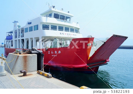 瀬戸内の島を結ぶフェリー（男木島・女木島～高松港） 53822193