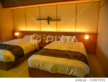 Wooden bedroom of a luxury hotel 53824591