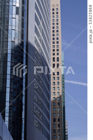 超高層ビルの朝 53825868