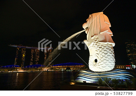 マーライオンとマリーナベイサンズ 53827799