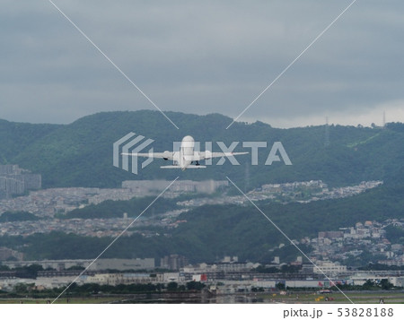 千里川土手から見る大阪国際空港滑走路 千里川土手から見る大阪国際空港滑走路 53828188