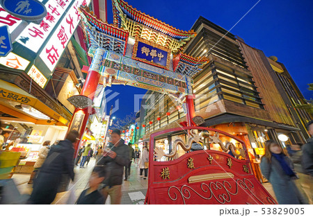 日本の横浜都市景観　横浜中華街を望む 53829005