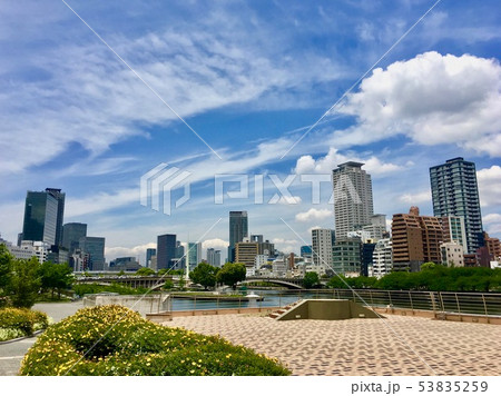 天満橋から、大川と大阪市内を眺めた景色 天満橋から、大川と大阪市内を眺めた景色 53835259