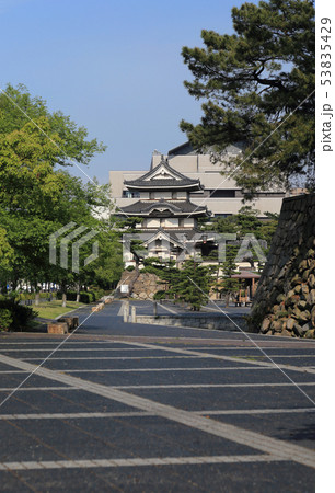 高松城跡（玉藻公園）月見櫓（水城通り沿いの公園から見る） 53835429