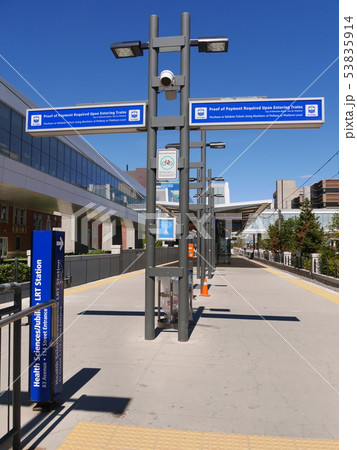 Health Sciences/Jubilee LRT Stationの標識,縦, Edmonton Health Sciences/Jubilee LRT Stationの標識,縦, Edmonton 53835914