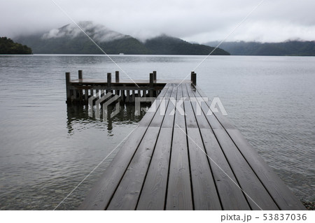夕方の桟橋 53837036