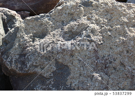 荒い岩肌 53837299