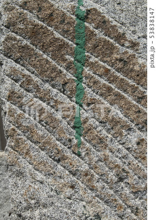 荒い岩肌 53838147