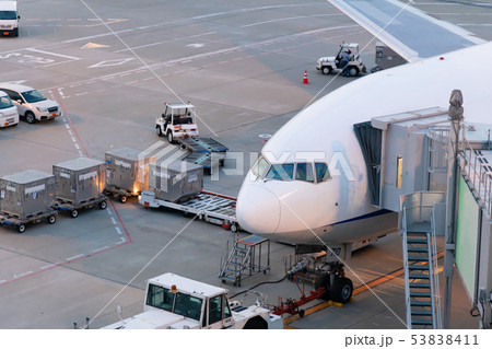 羽田空港第2ターミナル 展望デッキから見た飛行機 羽田空港第2ターミナル 展望デッキから見た飛行機 53838411
