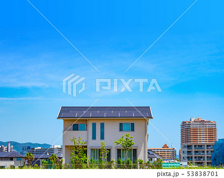 青空と新築エコハウス 53838701