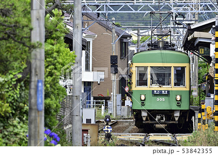江ノ電300形電車 神奈川県鎌倉市 長谷駅の写真素材