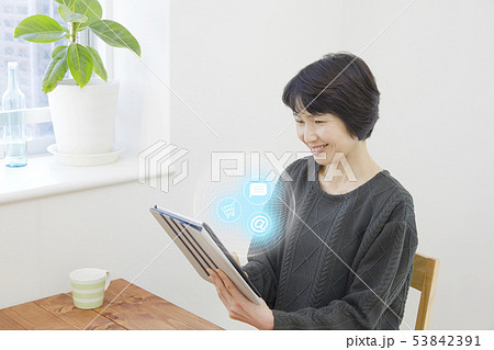 女性 ミドルエイジ 女性 ミドルエイジ 53842391
