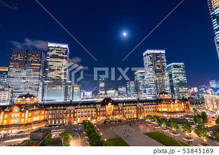 《東京都》東京駅の夜・満月 《東京都》東京駅の夜・満月 53845169