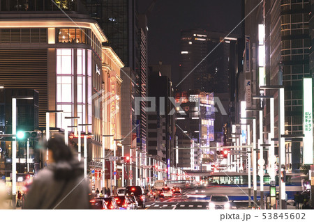 日本の東京都市景観　「日本橋」などを望む（夜景） 53845602
