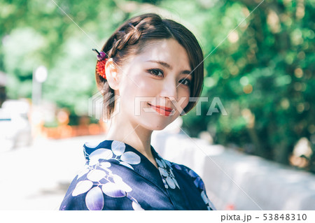 浴衣の女性　ヘアスタイル 53848310