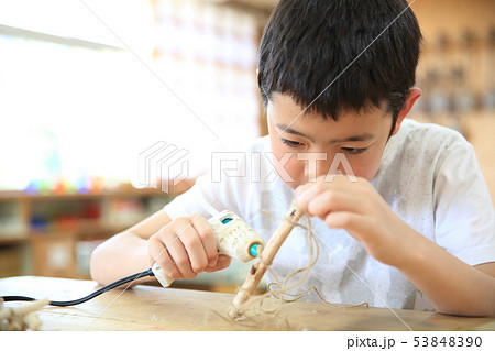 小学生の図画工作 53848390