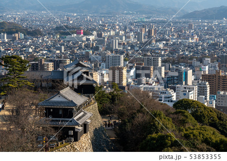 松山城の櫓と松山市街 松山城の櫓と松山市街 53853355
