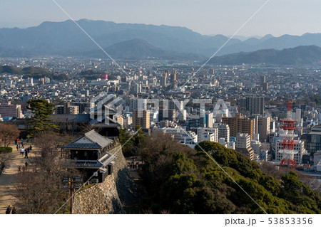 松山城の櫓と松山市街 松山城の櫓と松山市街 53853356