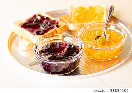オレンジママレードとカシスジャム 53854105
