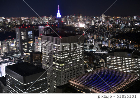 日本の東京都市景観　東京の夜景（東京タワーやNNTドコモ代々木ビル、六本木ヒルズなど） 53855301