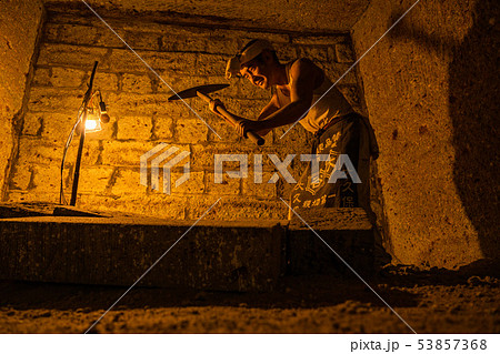 （栃木県）大谷資料館　大谷石地下採掘場跡　再現労働者 53857368