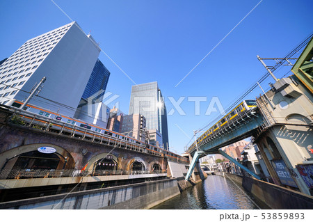日本の東京都市景観 昌平橋から御茶ノ水駅方向・聖橋付近を望む 日本の東京都市景観 昌平橋から御茶ノ水駅方向・聖橋付近を望む 53859893
