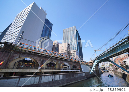 日本の東京都市景観 昌平橋から御茶ノ水駅方向 聖橋付近を望むの写真素材