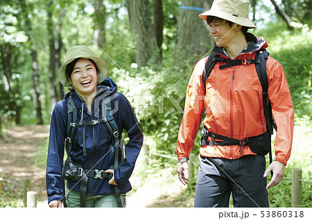 山登り　登山　男女 53860318