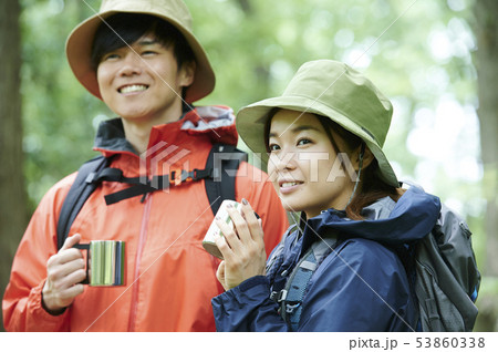 山登り　登山　男女 53860338