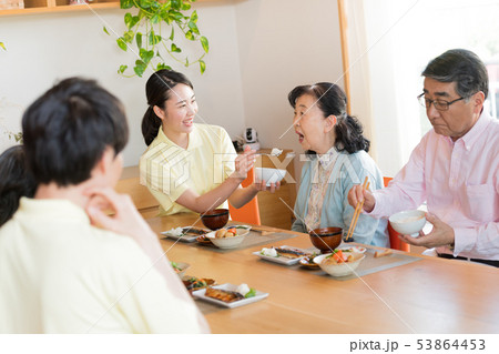 シニア、介護、施設、、食事 シニア、介護、施設、、食事 53864453