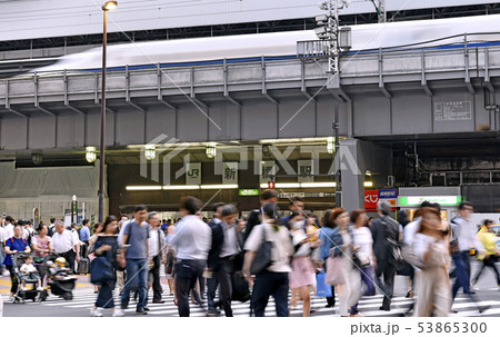 日本の東京都市景観 新橋駅(銀座口)や新幹線などを望む 日本の東京都市景観 新橋駅(銀座口)や新幹線などを望む 53865300