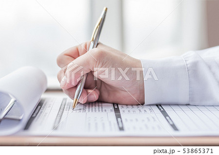 Applicant filling in company application form job Applicant filling in company application form job 53865371