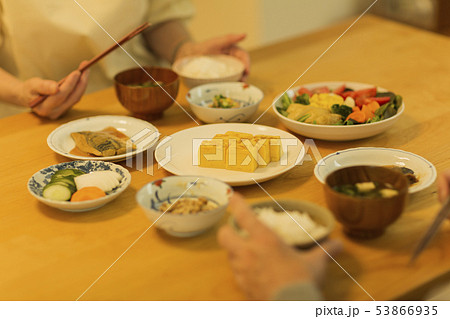 シニア夫婦 夕食 シニア夫婦 夕食 53866935