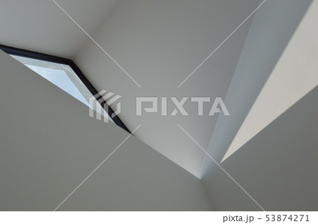 トップライトから射す光 53874271