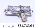 鎖で縛られた紙幣 53878364
