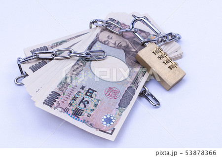 鎖で縛られた紙幣 53878366