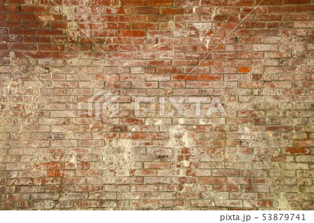 古びたレンガ積みの壁 53879741