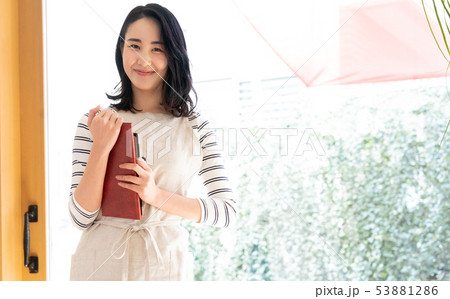 カフェスタッフ 53881286