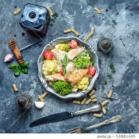 Pasta with chicken and vegetables 53881395