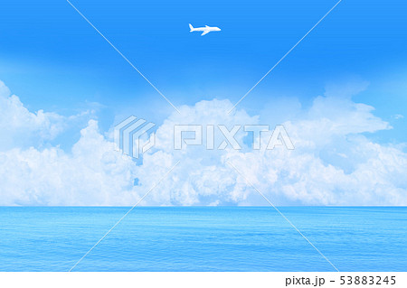 海と快晴の上空に浮かぶ雲 飛行機の形をした雲のイラスト素材 5345