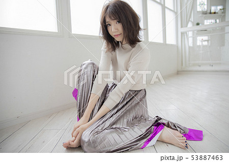 ミディアム巻き髪 ボブスタイル 女性 ミディアム巻き髪 ボブスタイル 女性 53887463