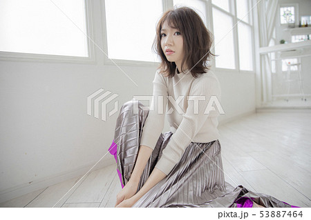 ミディアム巻き髪 ボブスタイル 女性 ミディアム巻き髪 ボブスタイル 女性 53887464