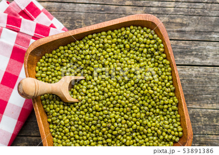 Green mung beans. 53891386