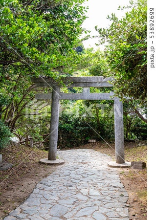 鵜戸神社の石鳥居 大御神社境内 鵜戸神社の石鳥居 大御神社境内 53892699