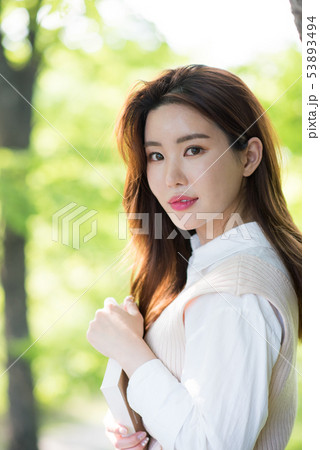 幸せ 幸福 女性 53893494