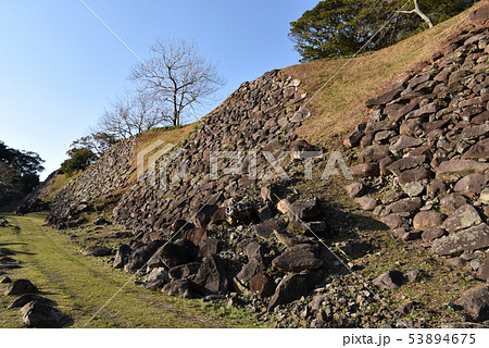 名護屋城跡　破城された馬場の石垣 53894675
