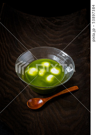 白玉ぜんざい　 sweet made with soft beans  53897384